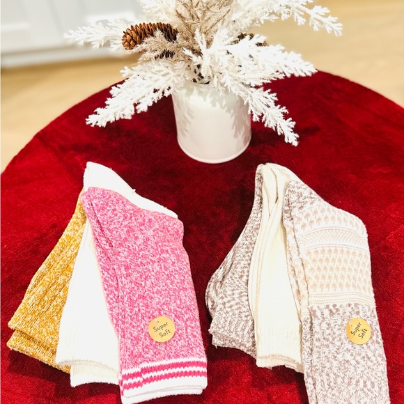 ❄️BORN 6 Pair Super-soft Boot Socks, Size 4-10, Multicolor Print & Solid (NWT) - Picture 2 of 4